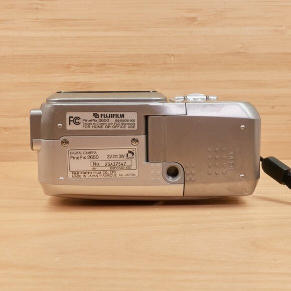 Fujifilm FinePix 2650 Digital Camera / 2 MP / 3X Optical Zoom / Silver / Japan - Picture 6 of 7